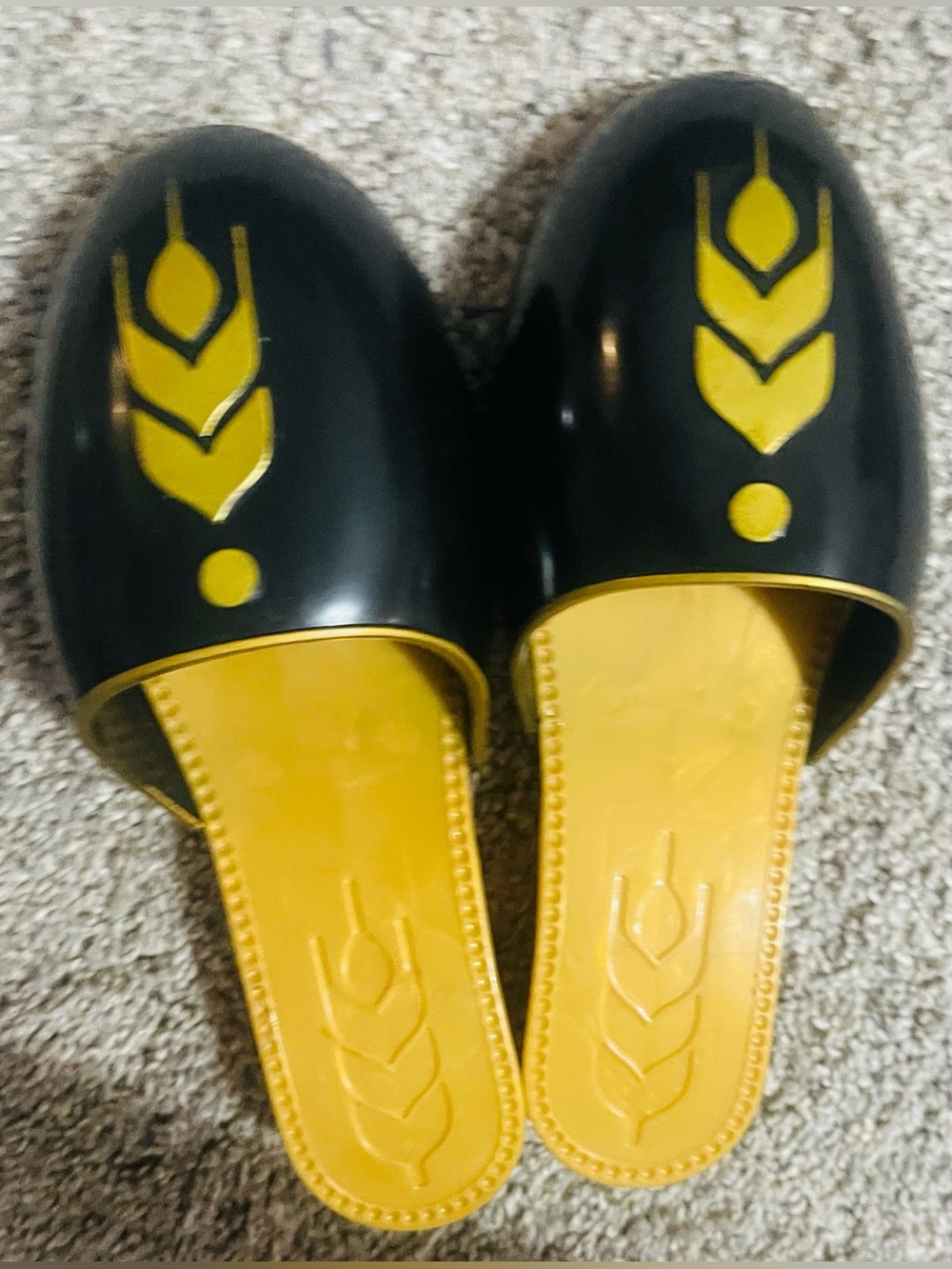 Disney Frozen 2 Anna travel shoes 7.5 dress up black gold